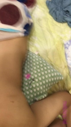 《台湾情侣泄密》台中美女从模特到房仲 ️出卖身体的那些日子 截图2