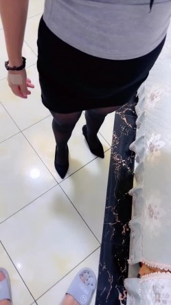 【剧情演绎】黑丝大奶嫂子的勾引 直接推倒 半推半就间拔掉黑丝与内裤狂艹出白汁！ 截图2