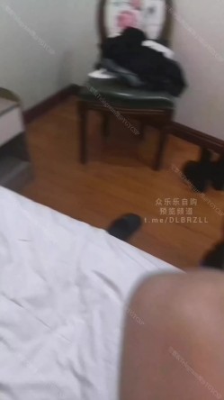 专约精神小妹「霸王茶姬」「鱼哥原创」「光头佬探花」4月新档，眼镜肥臀巨乳母狗，无套内射 截图2