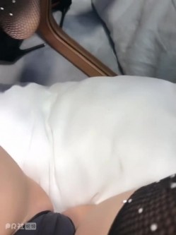 清纯反差双马尾LO萌妹『妄摄娘』福利私拍 在外是同学老师眼中的乖乖女，在私下是哥哥的鸡巴套子！ 截图15