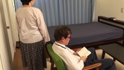 HOKS-092 ママとやる 母さん、お○んこやりたいんでしょ？/言いなりママとサド息子/赤ちゃんプレイと不倫人妻/寝込んだ母を見舞う息子/僕のぺ○スに夢中なママ 截图4