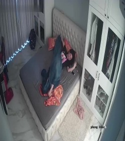 《居家摄像头破解》极品身材的大长腿少妇和相好的各种姿势啪啪啪 截图3