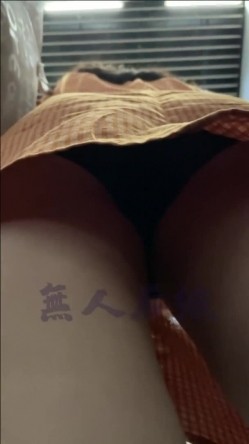 【经典CD】掀裙抄底大神【无人后继】126V完整合集[上]，就喜欢用手掀起小姐姐的短裙抄底 截图6