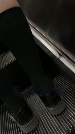 【经典CD】掀裙抄底大神【无人后继】126V完整合集[上]，就喜欢用手掀起小姐姐的短裙抄底 截图9