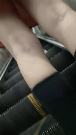 【经典CD】掀裙抄底大神【无人后继】126V完整合集[上]，就喜欢用手掀起小姐姐的短裙抄底 截图11