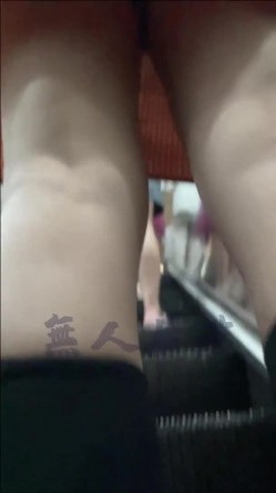 【经典CD】掀裙抄底大神【无人后继】126V完整合集[上]，就喜欢用手掀起小姐姐的短裙抄底 截图16