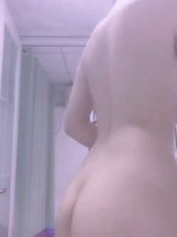 露脸才是王道！高颜长腿极品身材外围绿茶婊【琳琳子】福利~洗澡紫薇足交啪啪你的女神有钱人的母狗 截图11