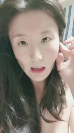 良家小少妇好骚啊跟小哥玩的好嗨啊，69姿势让小哥草嘴舔逼，骑在脖子上插嘴深喉舔弄，后入抽插表情好骚抠逼 截图16