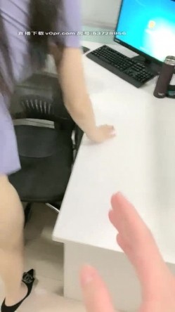 【Avove】，最爱无毛肥逼包臀裙肉丝 截图3