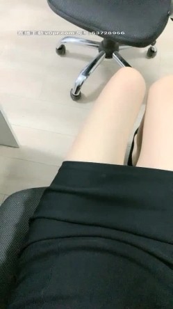 【Avove】，最爱无毛肥逼包臀裙肉丝 截图16
