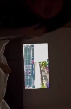 【抖音网红流出】抖音完美腰臀高颜值网红「木子李」被金主调教视频曝光 口交深喉骑乘榨精，无套内射让人血脉喷张 截图8