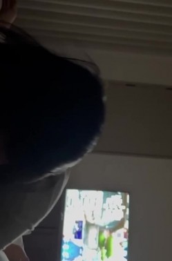 【抖音网红流出】抖音完美腰臀高颜值网红「木子李」被金主调教视频曝光 口交深喉骑乘榨精，无套内射让人血脉喷张 截图10