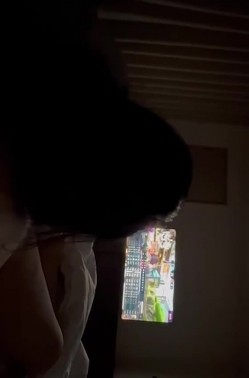 【抖音网红流出】抖音完美腰臀高颜值网红「木子李」被金主调教视频曝光 口交深喉骑乘榨精，无套内射让人血脉喷张 截图13