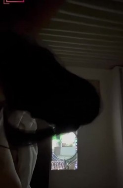 【抖音网红流出】抖音完美腰臀高颜值网红「木子李」被金主调教视频曝光 口交深喉骑乘榨精，无套内射让人血脉喷张 截图14