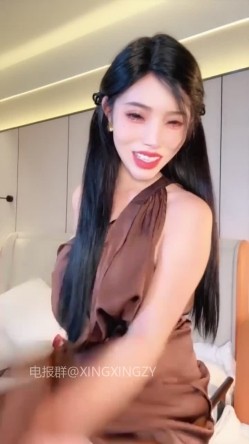 现实版妲己【白熙】福利视频 魔鬼身材油亮丝袜绝美白虎销魂口舌自慰爆插狂喷 截图2