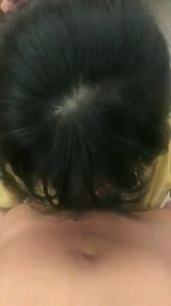 在阿姨家附近约她开房，她怕老公知道，做爱的的时候死活不让拍，不要拍，被发现我就惨了，小骚逼阿姨 对话有趣！ 截图7