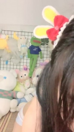 在校女大学生，【波波涩涩】，这个岁数看起来好小，含苞待放的小花骨朵，青涩，少女的逼无需多言，美爆了 截图8