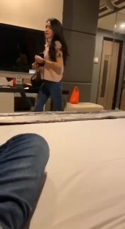 大神金三角叫高端外援美女，脸蛋身材了得，简短英语交流，这妞骑乘功夫很熘呀，坐得大神好爽劲！ 截图3