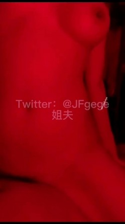【牛逼性神 ️重磅首发】微博海归大神『性学先生』性爱教父新作 后入极品巨臀女神 爆操内射 饱满鲍鱼屄 第三弹 截图2