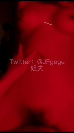 【牛逼性神 ️重磅首发】微博海归大神『性学先生』性爱教父新作 后入极品巨臀女神 爆操内射 饱满鲍鱼屄 第三弹 截图3