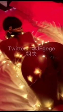 【牛逼性神 ️重磅首发】微博海归大神『性学先生』性爱教父新作 后入极品巨臀女神 爆操内射 饱满鲍鱼屄 第三弹 截图12