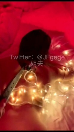 【牛逼性神 ️重磅首发】微博海归大神『性学先生』性爱教父新作 后入极品巨臀女神 爆操内射 饱满鲍鱼屄 第三弹 截图14