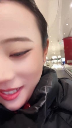 【小鱼糕冷】巨乳空姐~! 机场直播~跳蛋自慰~与肥猪男啪啪 截图1