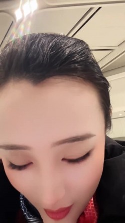 【小鱼糕冷】巨乳空姐~! 机场直播~跳蛋自慰~与肥猪男啪啪 截图3