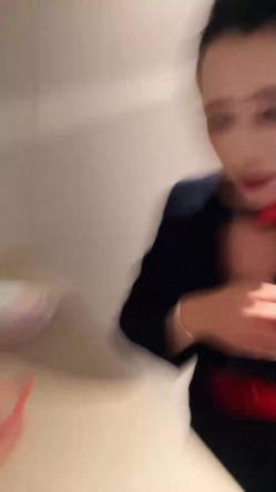 【小鱼糕冷】巨乳空姐~! 机场直播~跳蛋自慰~与肥猪男啪啪 截图5