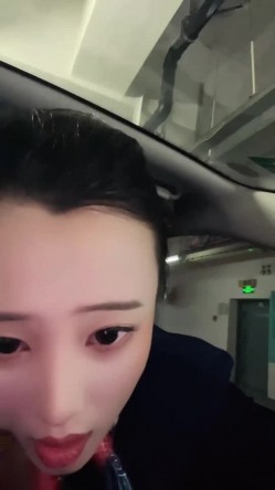 【小鱼糕冷】巨乳空姐~! 机场直播~跳蛋自慰~与肥猪男啪啪 截图7