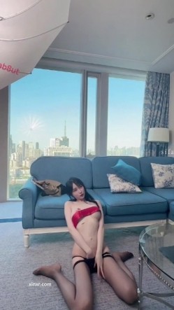 秀人网人气女神，【玥儿玥】最新黑丝高跟，职业装御姐范，大尺度漏奶头 截图1