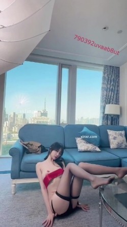 秀人网人气女神，【玥儿玥】最新黑丝高跟，职业装御姐范，大尺度漏奶头 截图5