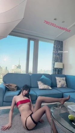 秀人网人气女神，【玥儿玥】最新黑丝高跟，职业装御姐范，大尺度漏奶头 截图7