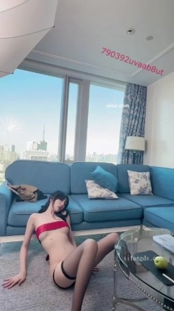 秀人网人气女神，【玥儿玥】最新黑丝高跟，职业装御姐范，大尺度漏奶头 截图8