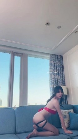 秀人网人气女神，【玥儿玥】最新黑丝高跟，职业装御姐范，大尺度漏奶头 截图16