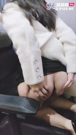 【超顶 ️绿帽大神】91小懒猫 调教母狗校花女友甄选 珍珠骚丁露出取外卖 开肛调教 网吧露出 3P激战极品M属性女友 截图4