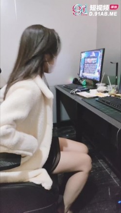 【超顶 ️绿帽大神】91小懒猫 调教母狗校花女友甄选 珍珠骚丁露出取外卖 开肛调教 网吧露出 3P激战极品M属性女友 截图5