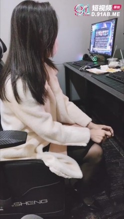 【超顶 ️绿帽大神】91小懒猫 调教母狗校花女友甄选 珍珠骚丁露出取外卖 开肛调教 网吧露出 3P激战极品M属性女友 截图11