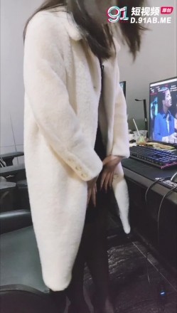 【超顶 ️绿帽大神】91小懒猫 调教母狗校花女友甄选 珍珠骚丁露出取外卖 开肛调教 网吧露出 3P激战极品M属性女友 截图16
