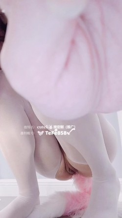 推特颜值福利姬【占星猫(cuteli)】，婚纱，汉服，旗袍系列，道具自慰，高潮超吹喷水 截图9