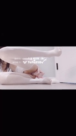 推特颜值福利姬【占星猫(cuteli)】，婚纱，汉服，旗袍系列，道具自慰，高潮超吹喷水 截图12