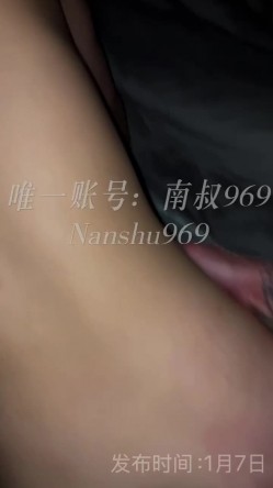 推特新晋泡良桩机，京城纹身肌肉壮汉「南叔」付费资源，03年女老师，女上骑乘，无套后入打桩强行内射，每下都打出臀浪 截图13
