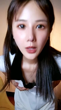 大二9分颜值女神！放假下海收费房！漂亮大眼睛甜美，细腰美臀脱下内裤，多毛骚穴翘起屁股，摆弄各种姿势 截图1