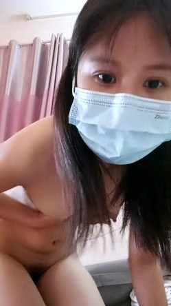 大二9分颜值女神！放假下海收费房！漂亮大眼睛甜美，细腰美臀脱下内裤，多毛骚穴翘起屁股，摆弄各种姿势 截图4