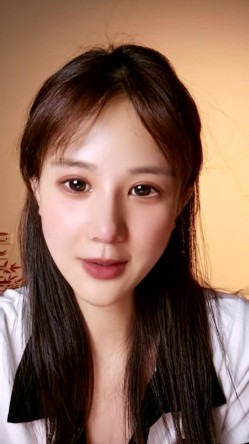 大二9分颜值女神！放假下海收费房！漂亮大眼睛甜美，细腰美臀脱下内裤，多毛骚穴翘起屁股，摆弄各种姿势 截图9