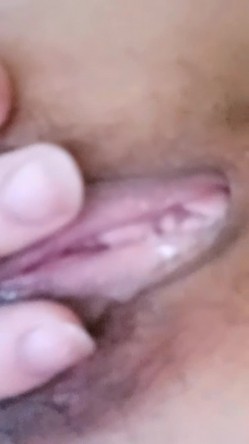 大二9分颜值女神！放假下海收费房！漂亮大眼睛甜美，细腰美臀脱下内裤，多毛骚穴翘起屁股，摆弄各种姿势 截图13