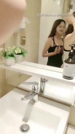 【卑微的小莫】面具男两男两女4P激情啪啪黑丝高跟鞋，撕裆抱起来猛操足交后入射在屁股上 截图5