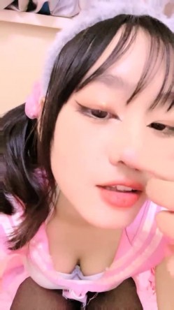 二次元，大长腿，【大白兔柳岩】，新人下海，学妹挺可爱，~少女的肉体总是那么美，那么诱人 截图1
