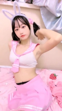 二次元，大长腿，【大白兔柳岩】，新人下海，学妹挺可爱，~少女的肉体总是那么美，那么诱人 截图2