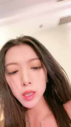 极品尤物车模下海！再床上超级骚！主动骑乘位猛坐，第一视角正入，美女体力真不错 截图2